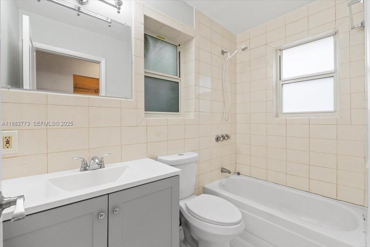 34 Southwest 18th Road Miami, FL 33129 - Photo 25 of 36