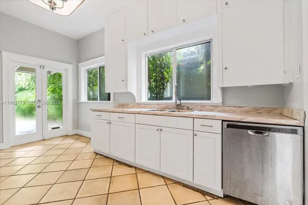 $4,590 | 34 Southwest 18th Road, Miami, FL 33129