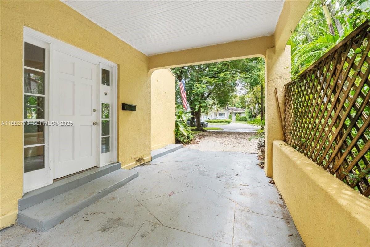 34 Southwest 18th Road Miami, FL 33129 - Photo 3 of 36