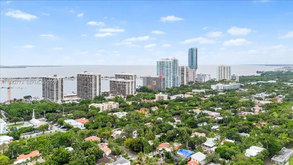 $4,590 | 34 Southwest 18th Road, Miami, FL 33129