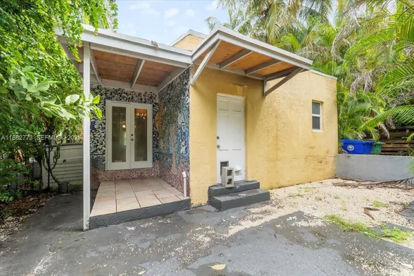 $4,590 | 34 Southwest 18th Road, Miami, FL 33129