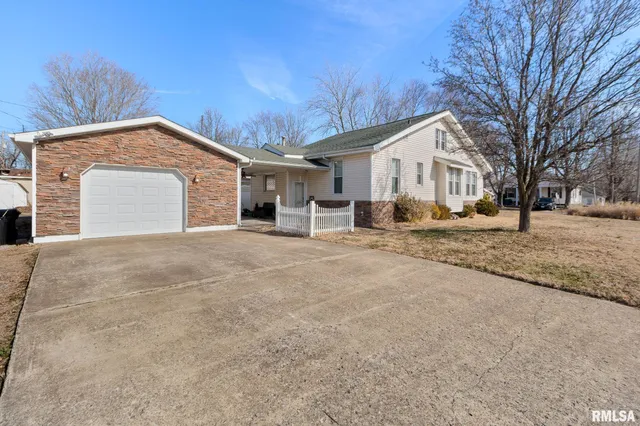 $125,000 | 221 South 10th Street, Herrin, IL 62948