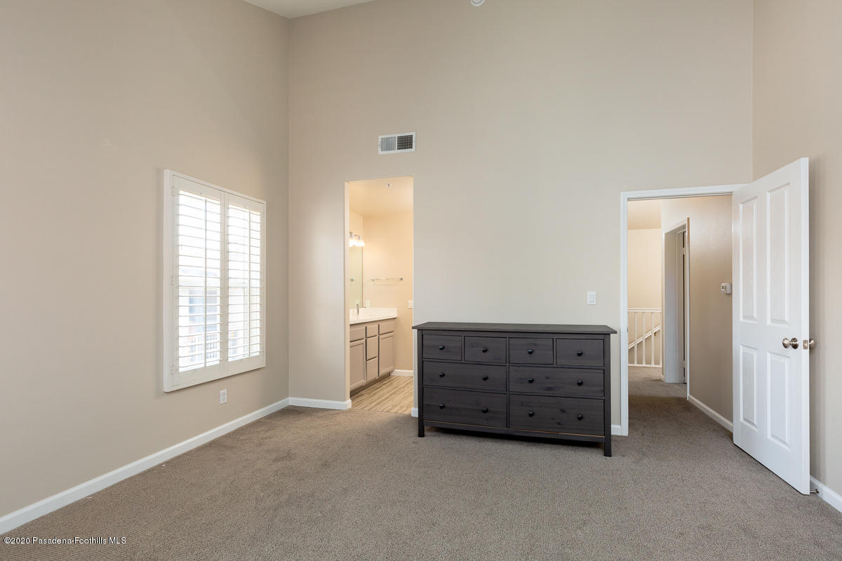 306 Alpine Street, Unit 3 Pasadena, CA 91106 - Photo 15 of 26 a room with furniture and a window
