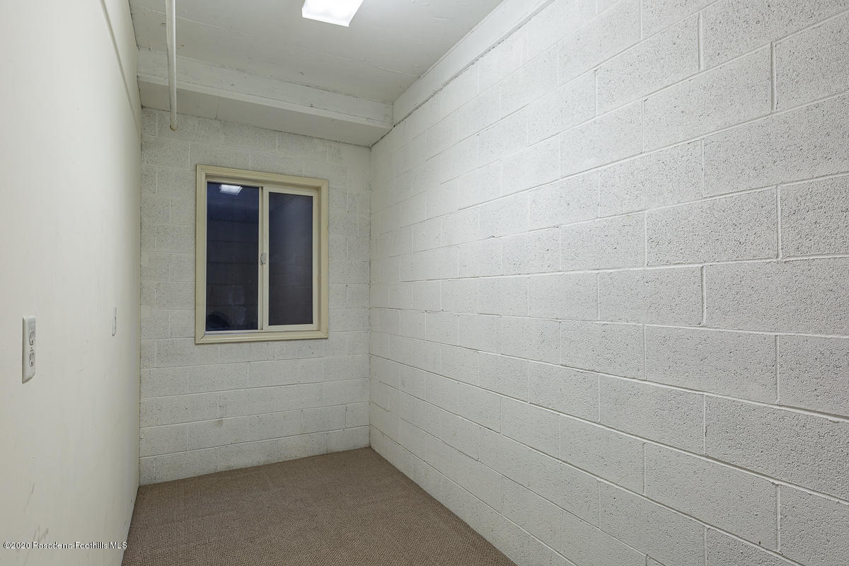 306 Alpine Street, Unit 3 Pasadena, CA 91106 - Photo 25 of 26 a view of a small space