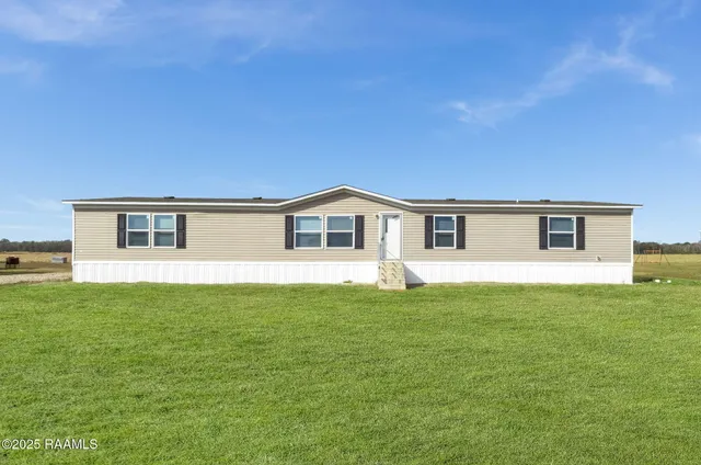 $179,900 | 692 Tom Schexnader Road, Opelousas, LA 70570