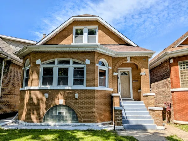 $3,300 | 834 North Kolin Avenue, Chicago, IL 60651