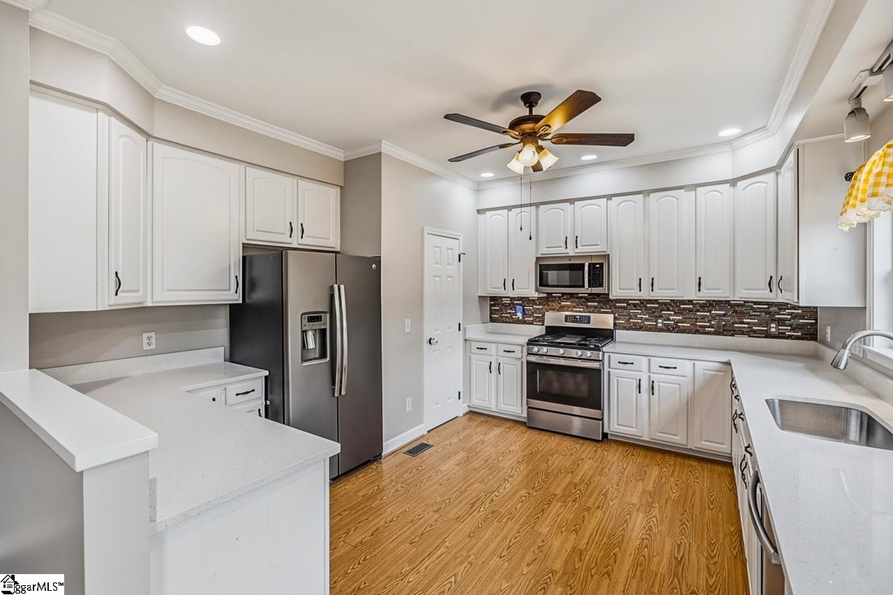 445 Albatross Road Easley, SC 29640 - Photo 4 of 34