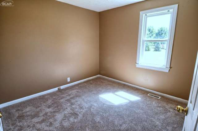 1119 Reid Road Grand Blanc, MI 48439 - Photo 16 of 23 21184526-15.JPG