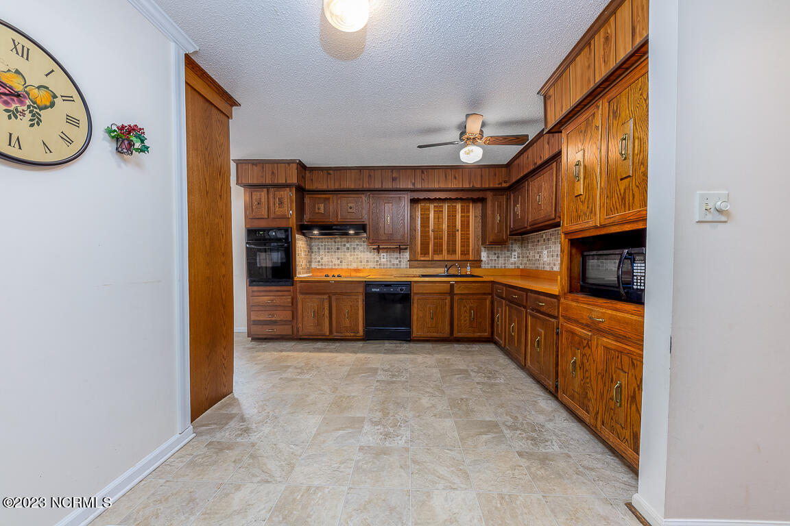 6024 Neuse Road Grantsboro, NC 28529 - Photo 8 of 19 IMG_0037-Edit