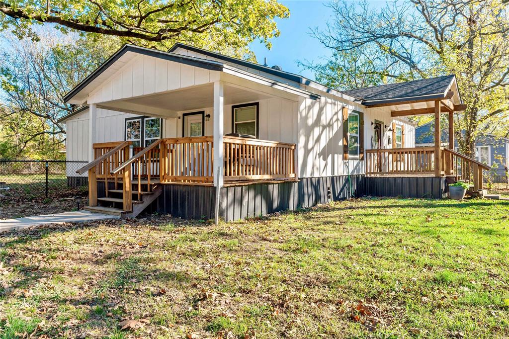 136 Northwest 33rd Paris, TX 75460 - Photo 2 of 14 a view of a house with a yard