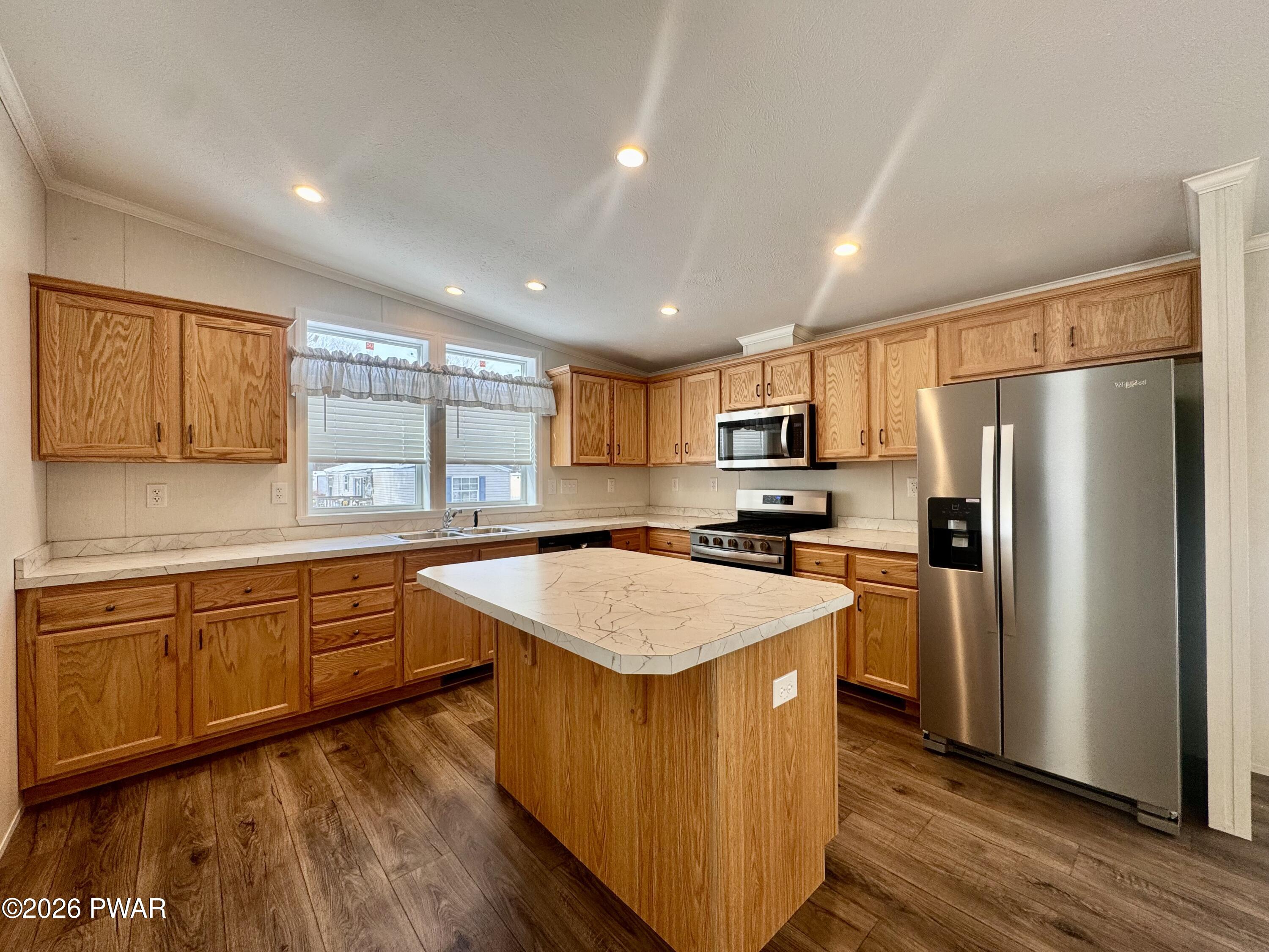 106 Middle Road Greentown, PA 18426 - Photo 8 of 43