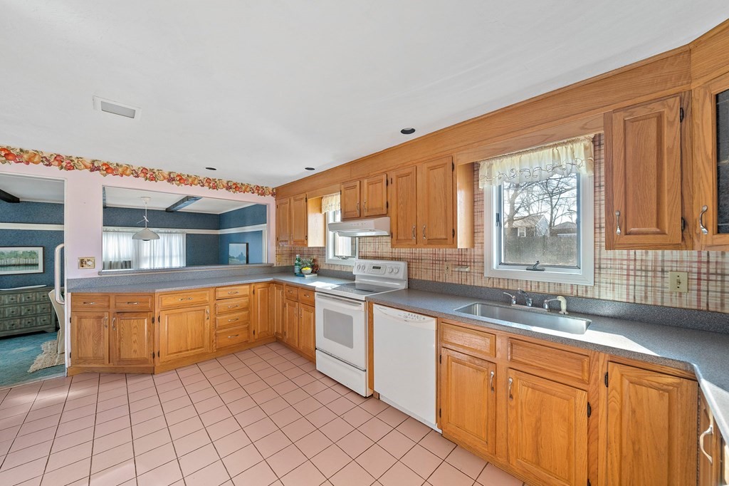 79 Milton Road Braintree, MA 02184 - Photo 8 of 26 Gallery Image 8