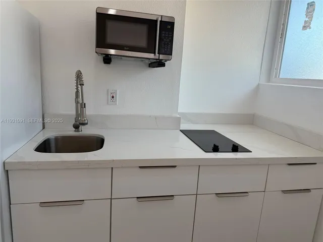 $1,600 | 2321 Northwest 85th Avenue, Unit 1, Pembroke Pines, FL 33024