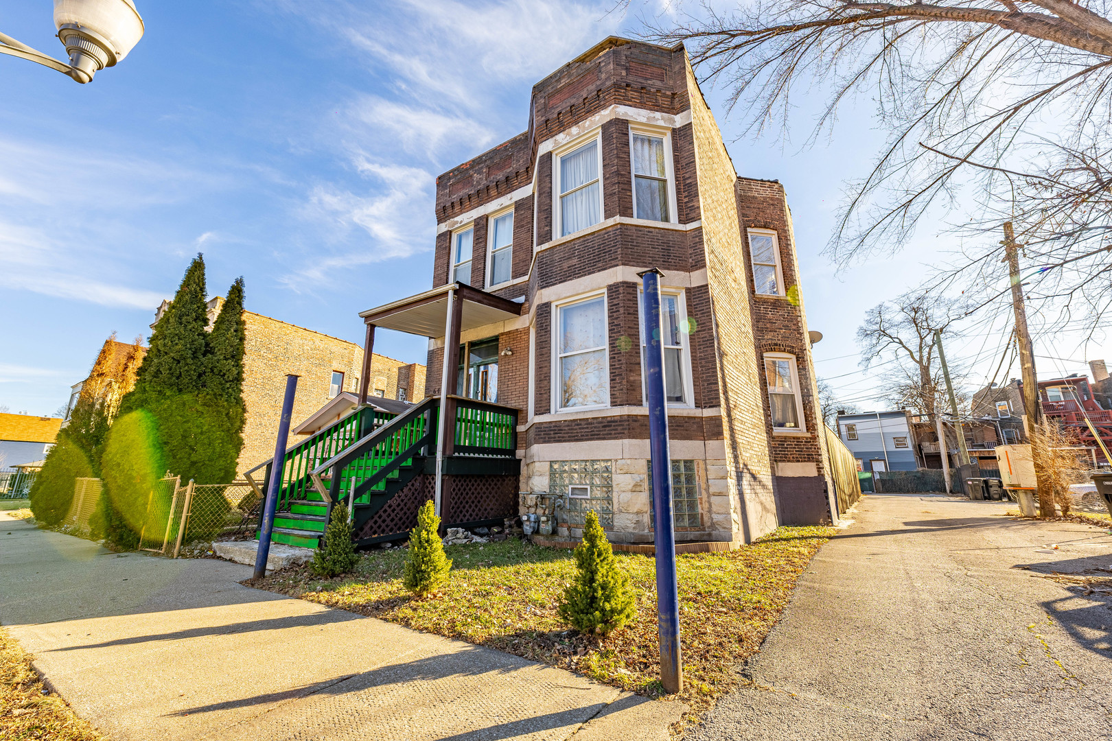 643 West 54th Place Chicago, IL 60609 - Photo 2 of 15