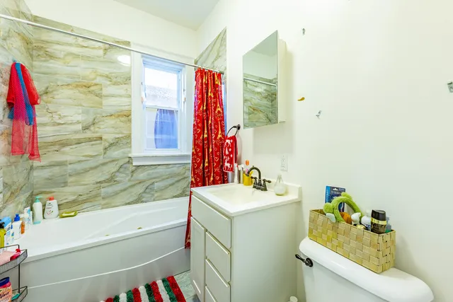 $425,000 | 643 West 54th Place, Chicago, IL 60609