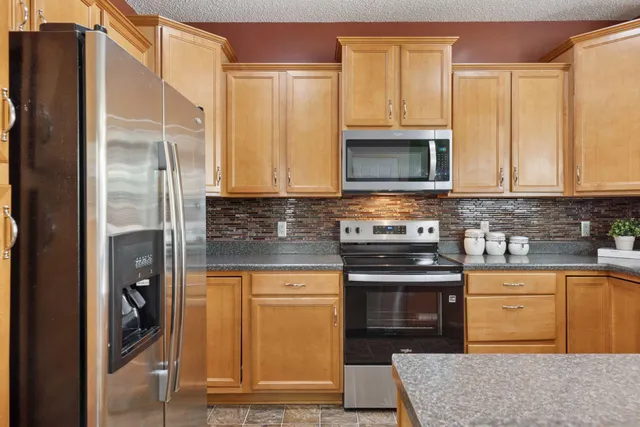 $329,900 | 9512 Scott Lane, Brooklyn Park, MN 55443