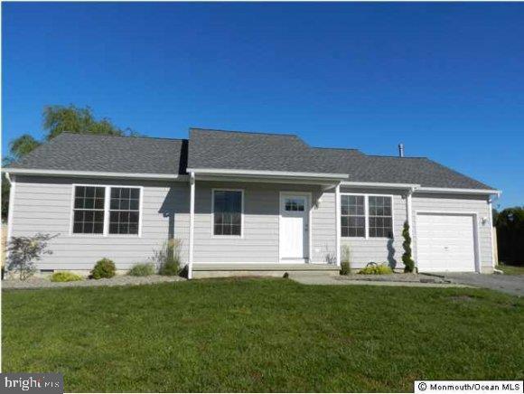 1044 Center Street Tuckerton, NJ 08087 - Photo 2 of 27 a front view of house with yard and green space