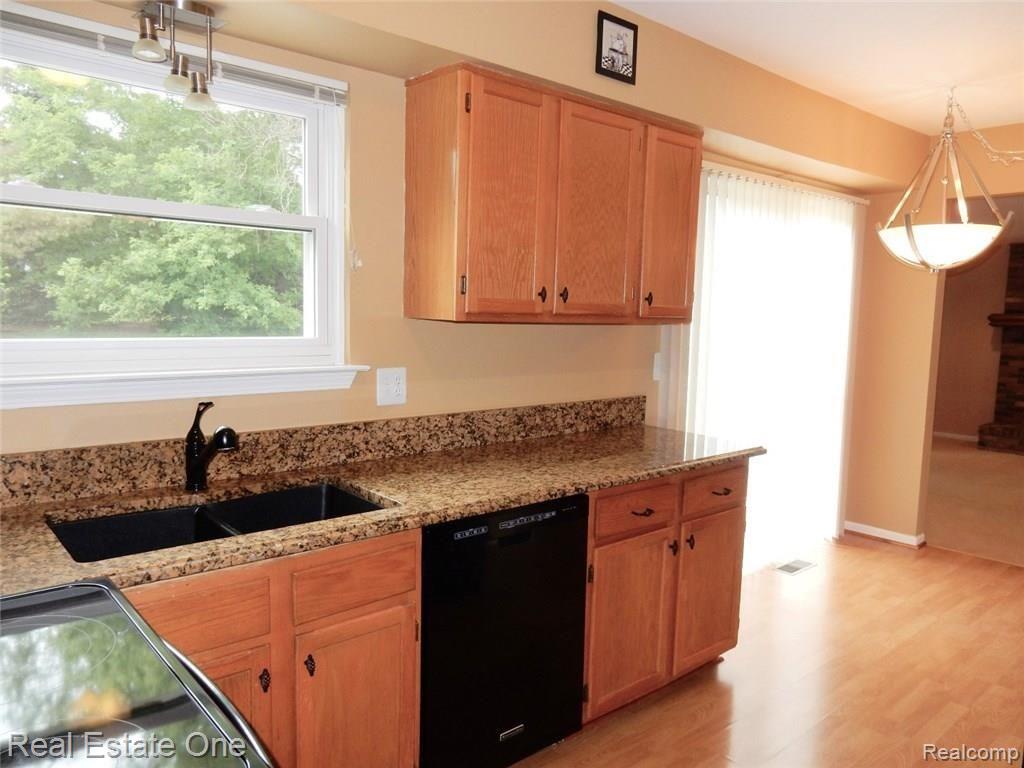 385 Arlington Drive Rochester, MI 48307 - Photo 16 of 64 Kitchen (3) (Large).JPG