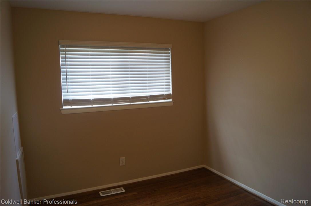 25626 Rubin Road Warren, MI 48089 - Photo 12 of 16 bed 3.JPG