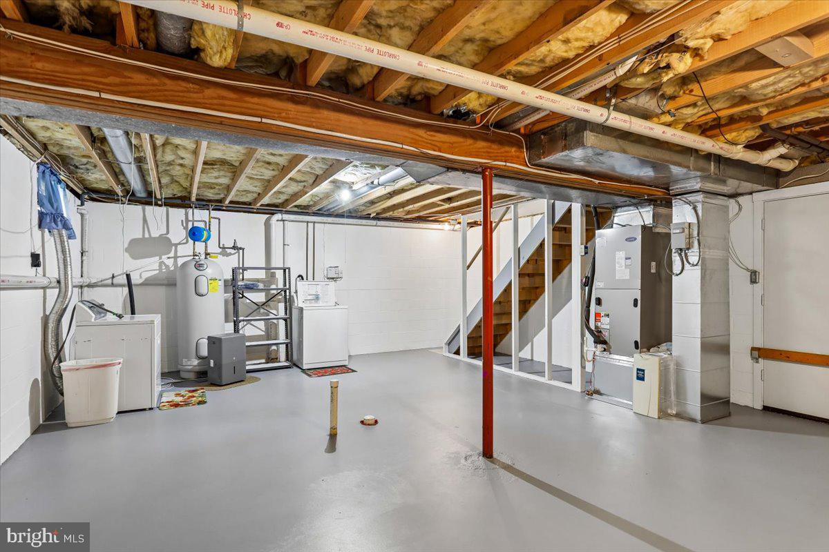 5614 Cliff Side Court Baltimore, MD 21225 - Photo 20 of 28 a view of a room with gym equipment