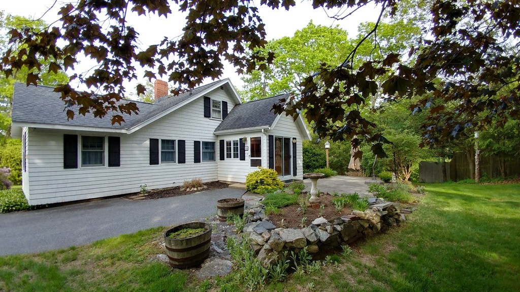 36 Dunbar Road Reading, MA 01867 - Photo 1 of 27 Gallery Image 1