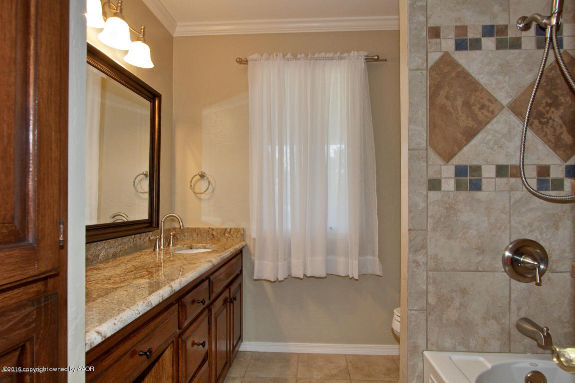 1901 Dowell Road Amarillo, TX 79124 - Photo 33 of 63 Upstairs Bath