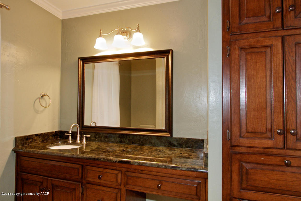 1901 Dowell Road Amarillo, TX 79124 - Photo 36 of 63 Upstairs Bathroom 3