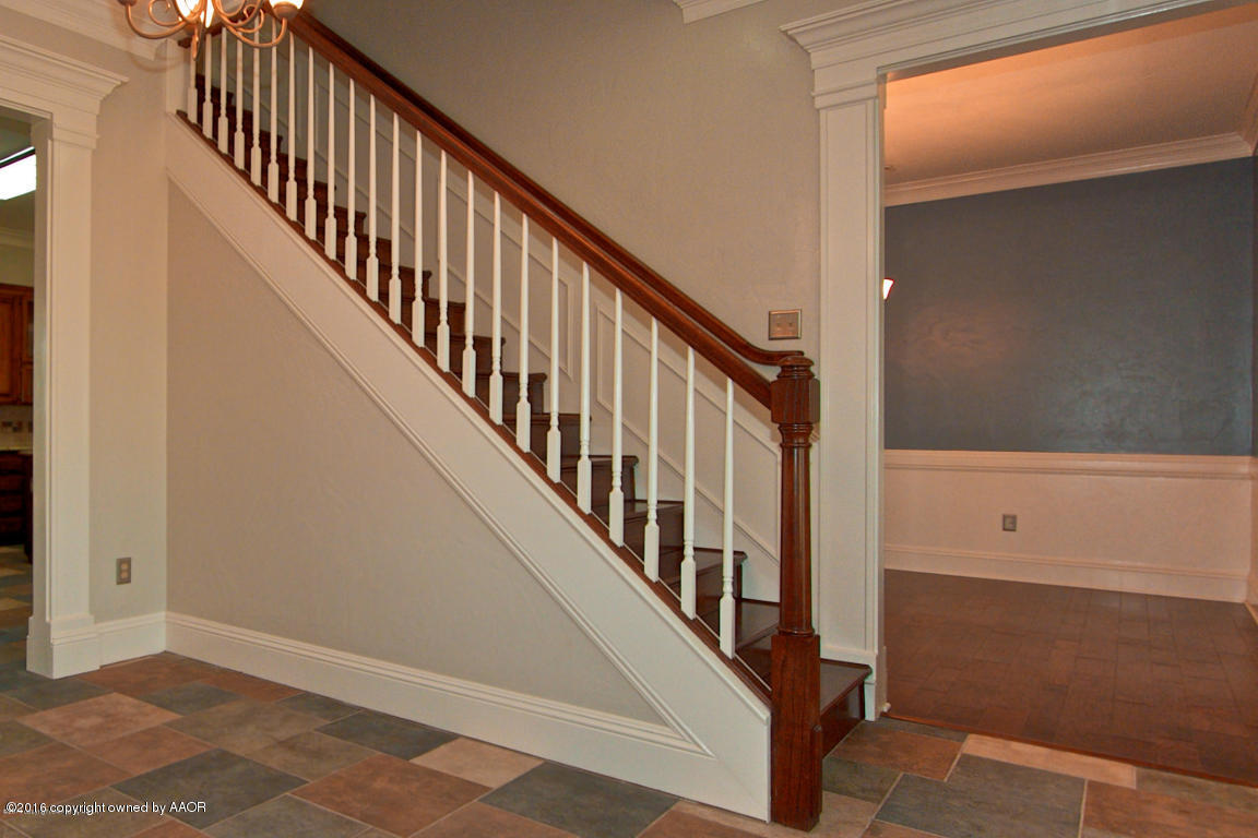 1901 Dowell Road Amarillo, TX 79124 - Photo 38 of 63 Staircase