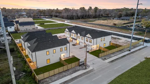 $349,900 | 5915 Wheatley Holw Lane, Houston, TX 77091