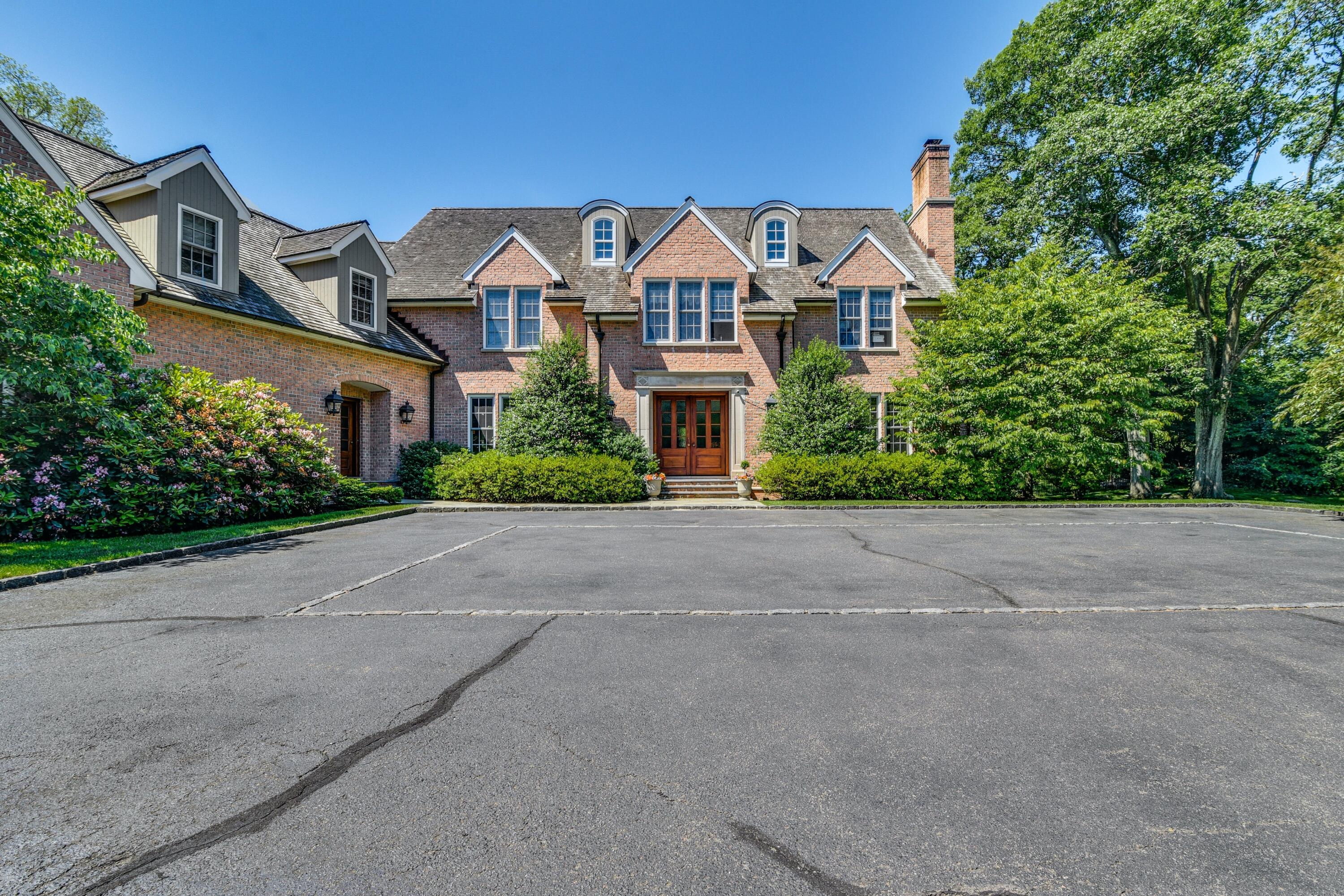 910 Smith Ridge Road New Canaan, CT 06840 - Photo 3 of 40