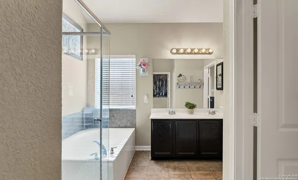 $1,800 | 11323 Oaks Hike, San Antonio, TX 78245