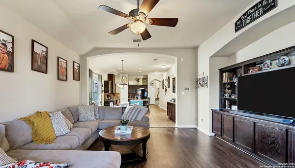 $1,800 | 11323 Oaks Hike, San Antonio, TX 78245