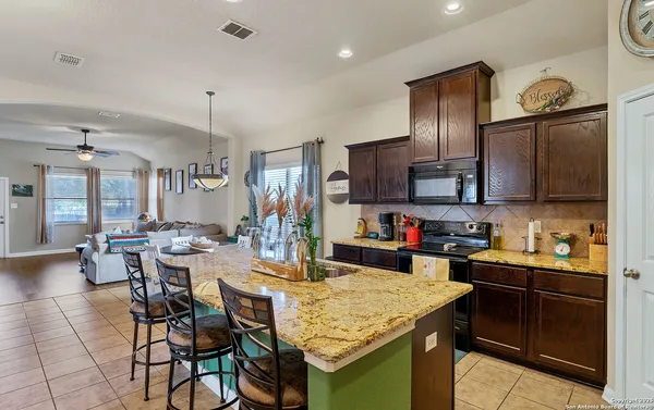 $1,800 | 11323 Oaks Hike, San Antonio, TX 78245