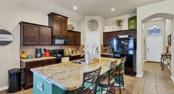 $1,800 | 11323 Oaks Hike, San Antonio, TX 78245