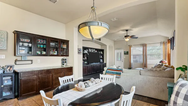 $1,800 | 11323 Oaks Hike, San Antonio, TX 78245