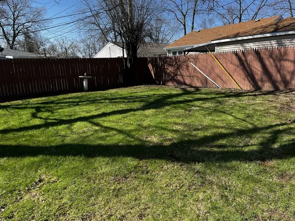 $260,000 | 11 Helm Road, Carpentersville, IL 60110