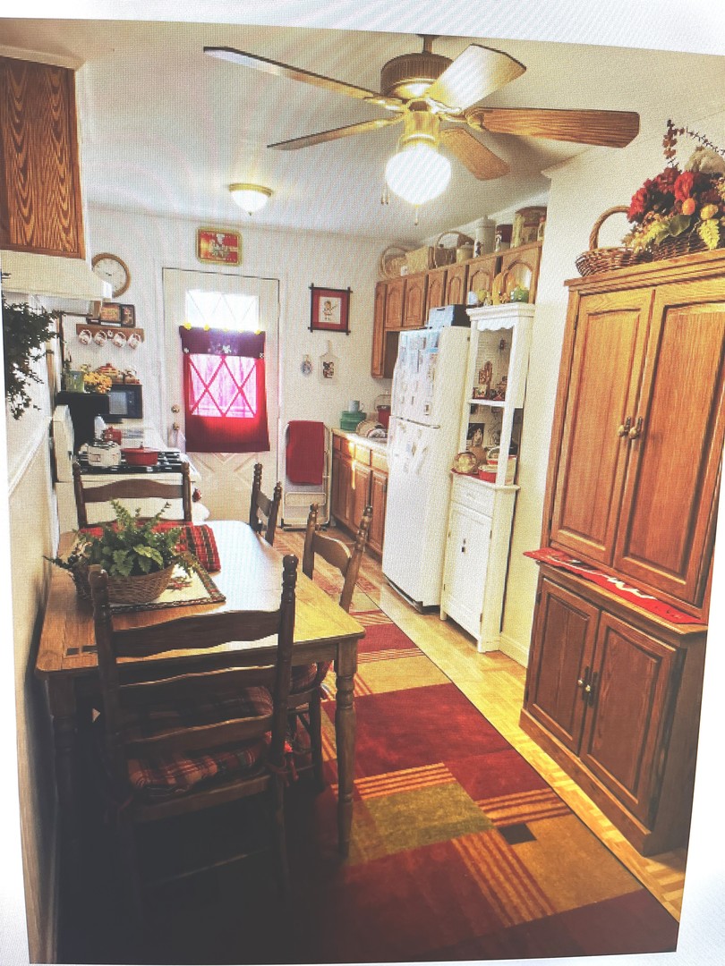 11 Helm Road Carpentersville, IL 60110 - Photo 7 of 8