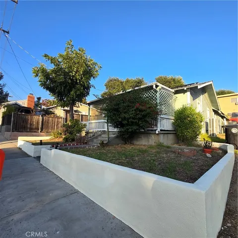 a view of a house with backyard and sitting area