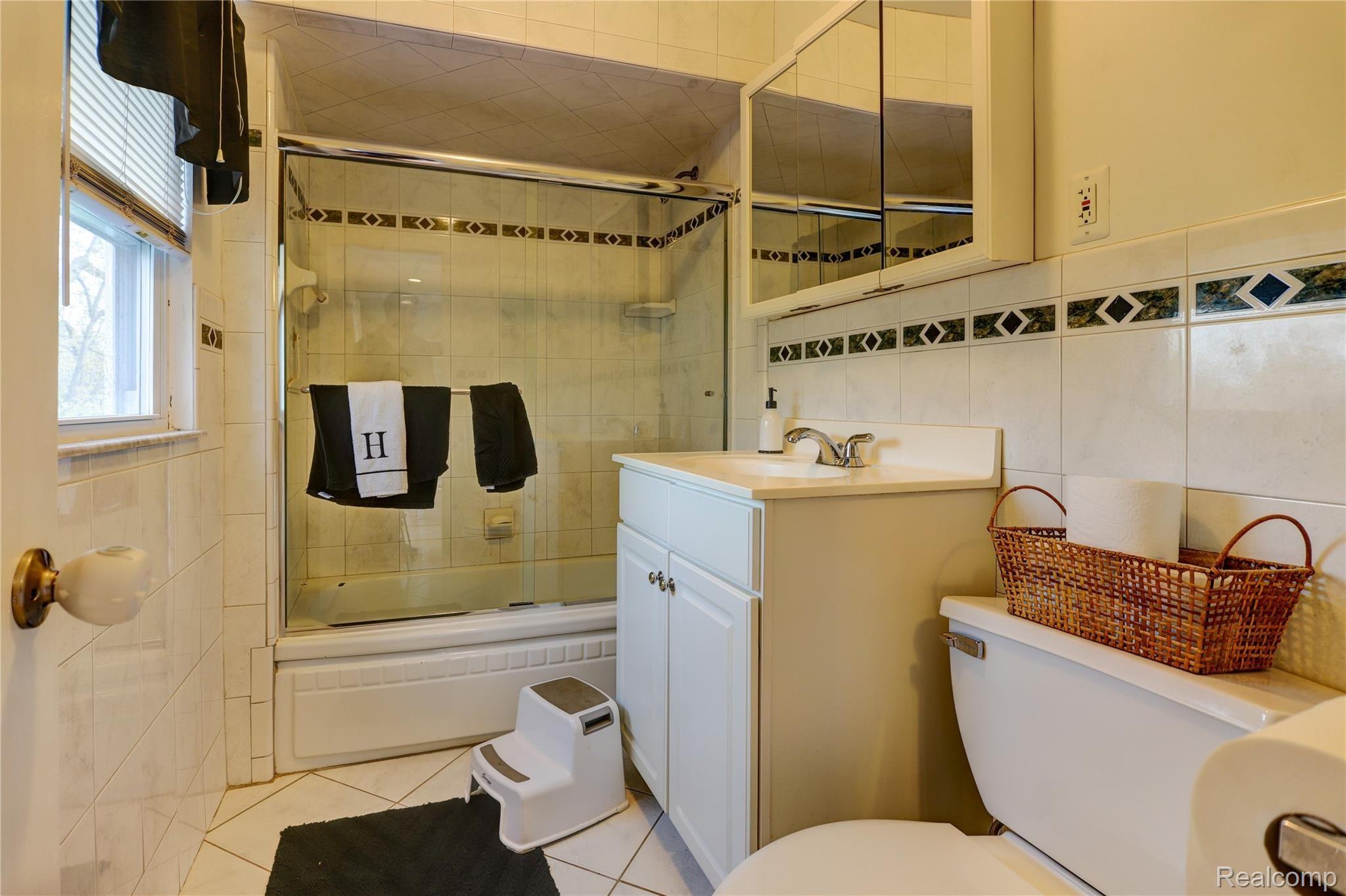 2525 Norton Lawn Street Rochester, MI 48307 - Photo 17 of 29 Interior-21.jpg