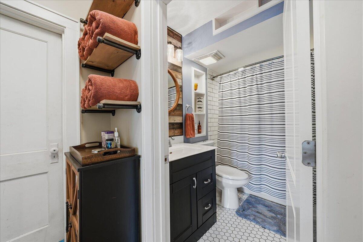 607 Oak Street Valparaiso, IN 46383 - Photo 12 of 32 1200x800