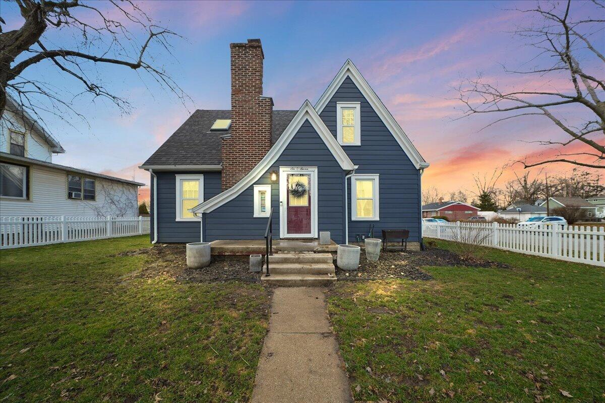 607 Oak Street Valparaiso, IN 46383 - Photo 2 of 32 1200x800