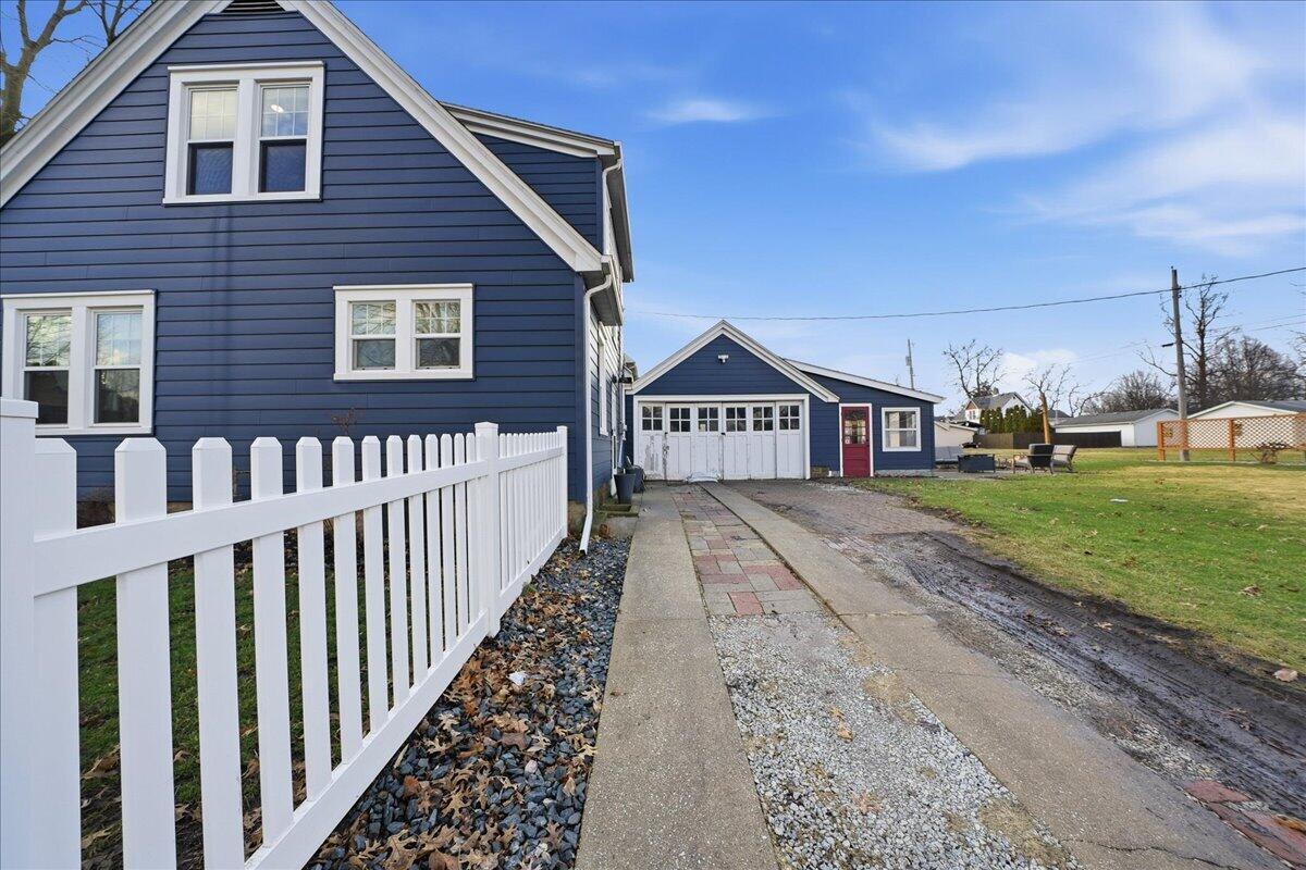 607 Oak Street Valparaiso, IN 46383 - Photo 23 of 32 1200x800