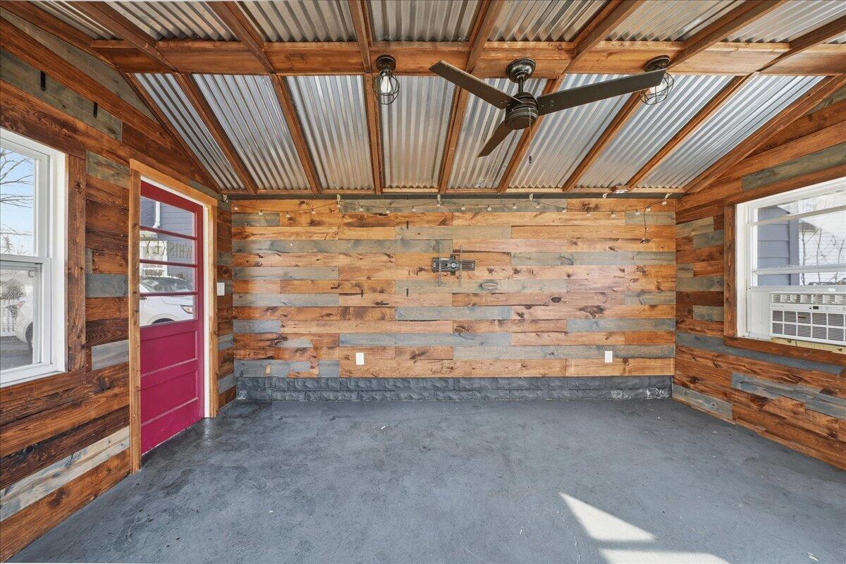 607 Oak Street Valparaiso, IN 46383 - Photo 25 of 32 1200x800