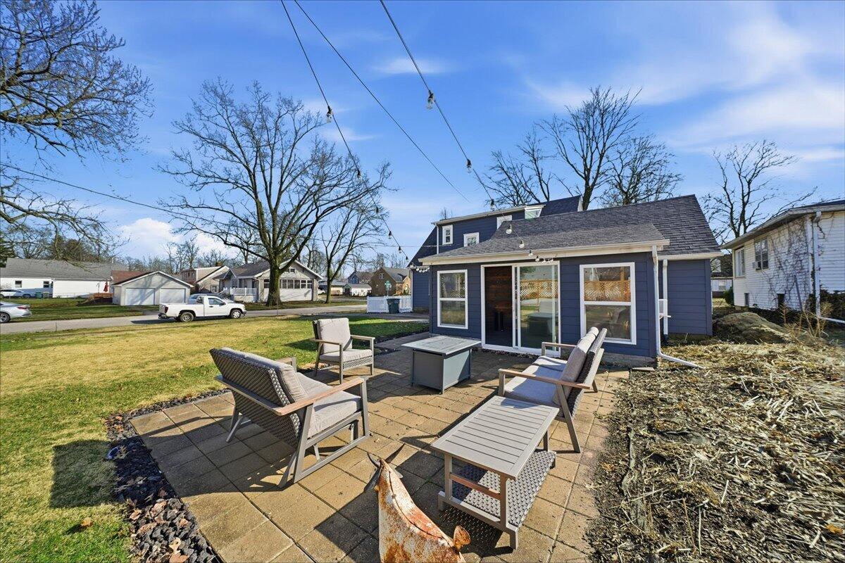 607 Oak Street Valparaiso, IN 46383 - Photo 28 of 32 1200x800