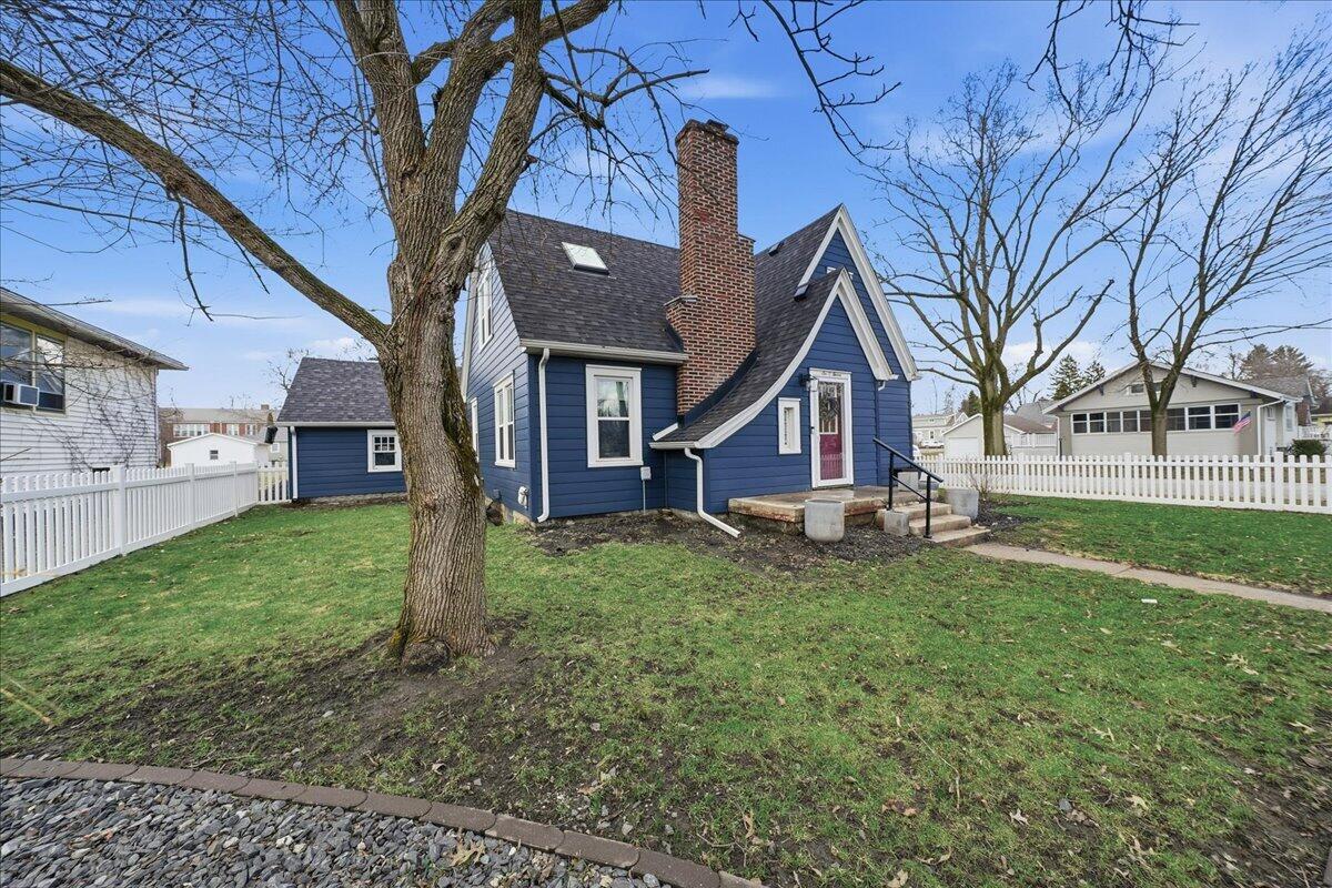 607 Oak Street Valparaiso, IN 46383 - Photo 3 of 32 1200x800