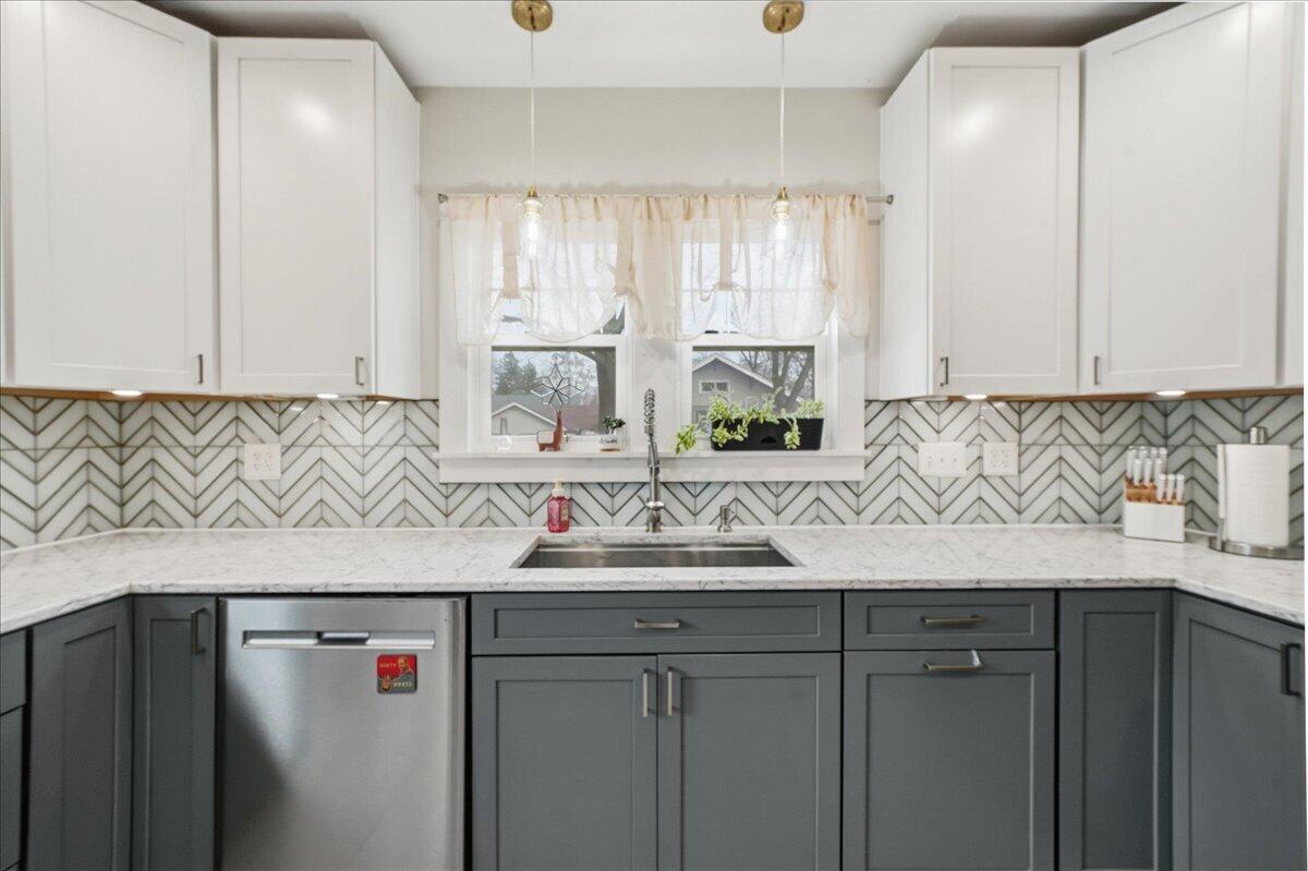 607 Oak Street Valparaiso, IN 46383 - Photo 5 of 32 1200x799