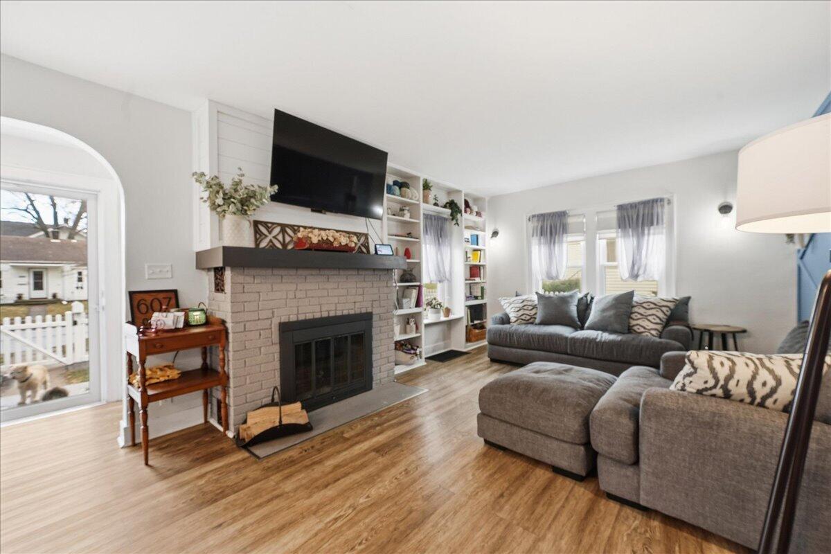 607 Oak Street Valparaiso, IN 46383 - Photo 10 of 32 1200x800