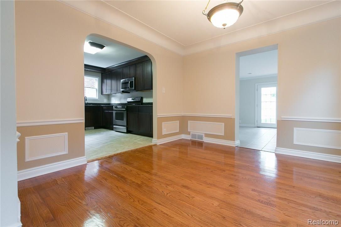 1386 Roslyn Road Grosse Pointe, MI 48236 - Photo 4 of 23 Dining Room
