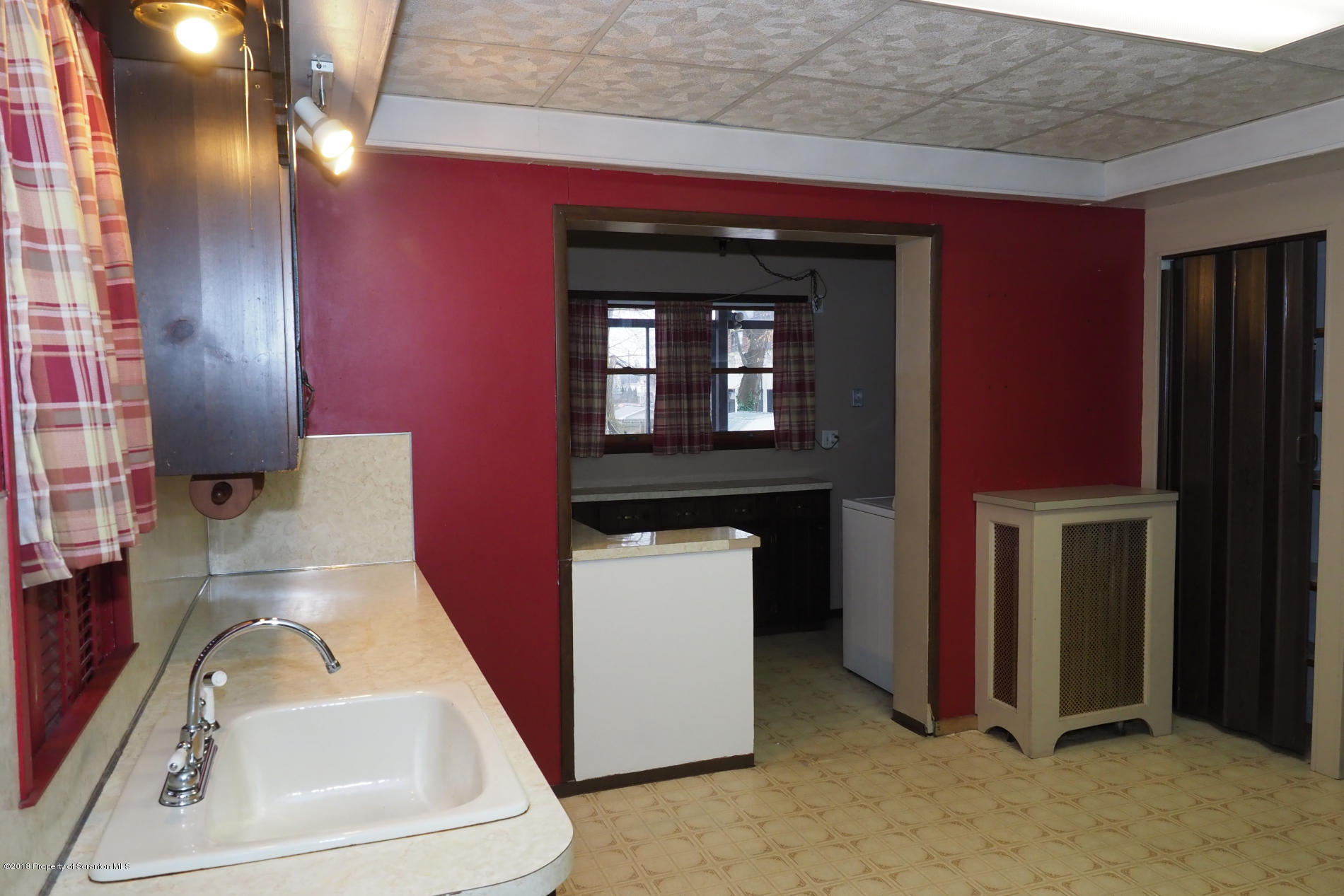824 Green Ridge Street Scranton, PA 18509 - Photo 4 of 17 a bathroom with a sink and a mirror