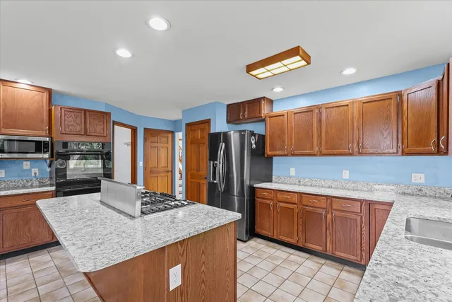 $384,900 | 2401 Lakewood Drive, Champaign, IL 61822